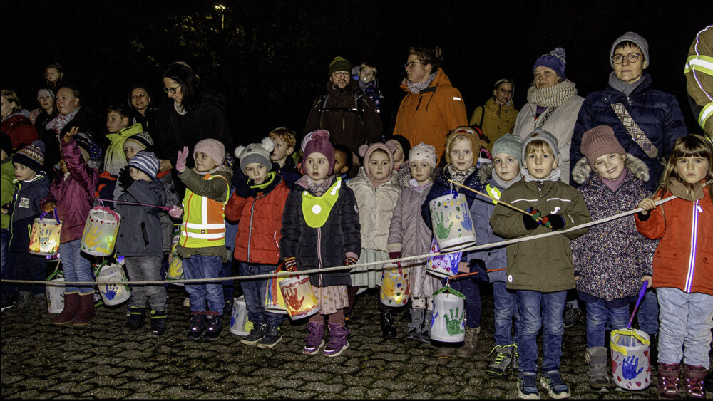 Mehr als 300 Kinder beim Martinszug in Werth